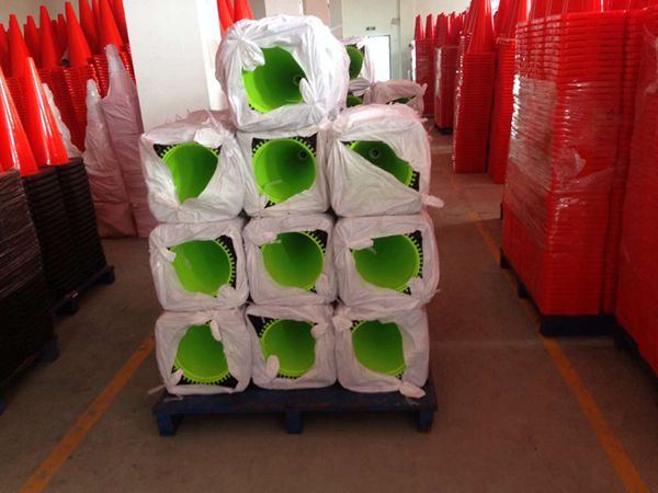 TC334 4 - 70cm Road Warning Green PVC Traffic Cone TC334